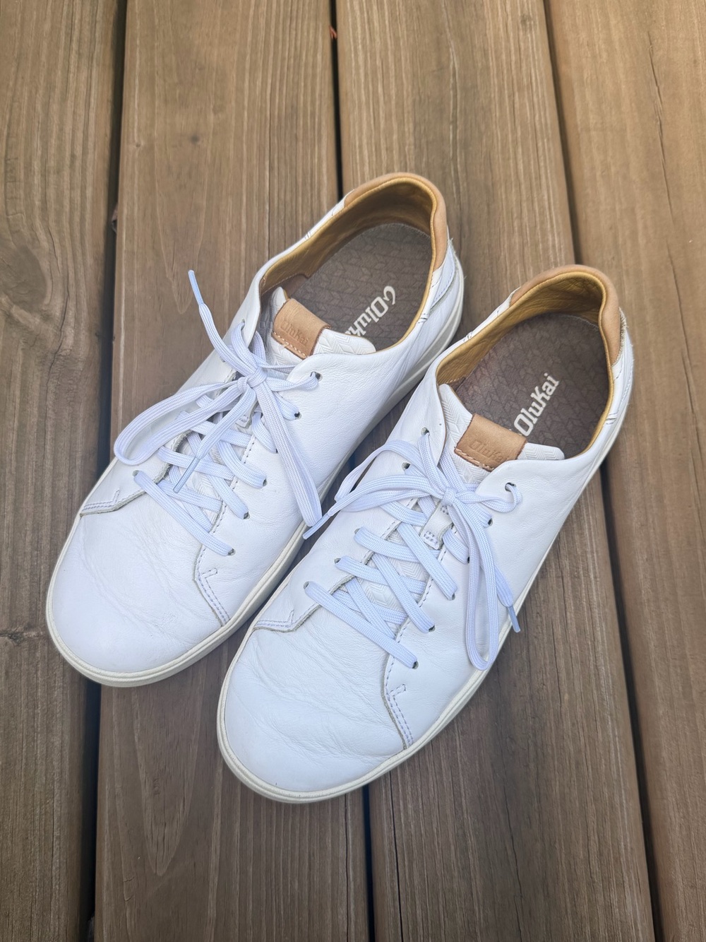 OluKai Men's Lae'ahi Lī 'Ili Leather Lace‎ Up Sneakers in White Size 11.5